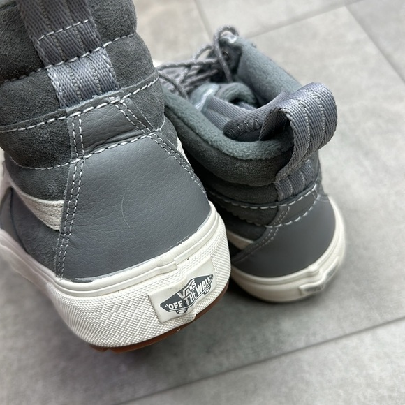 UGG Gray and White Women's Shoes - Picture 9 of 13